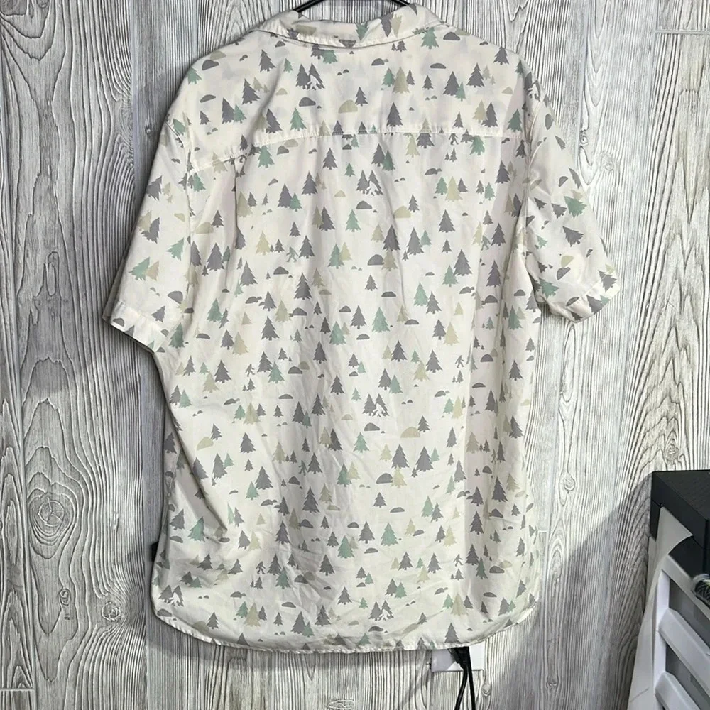 Northface Button up Tress print Size XL